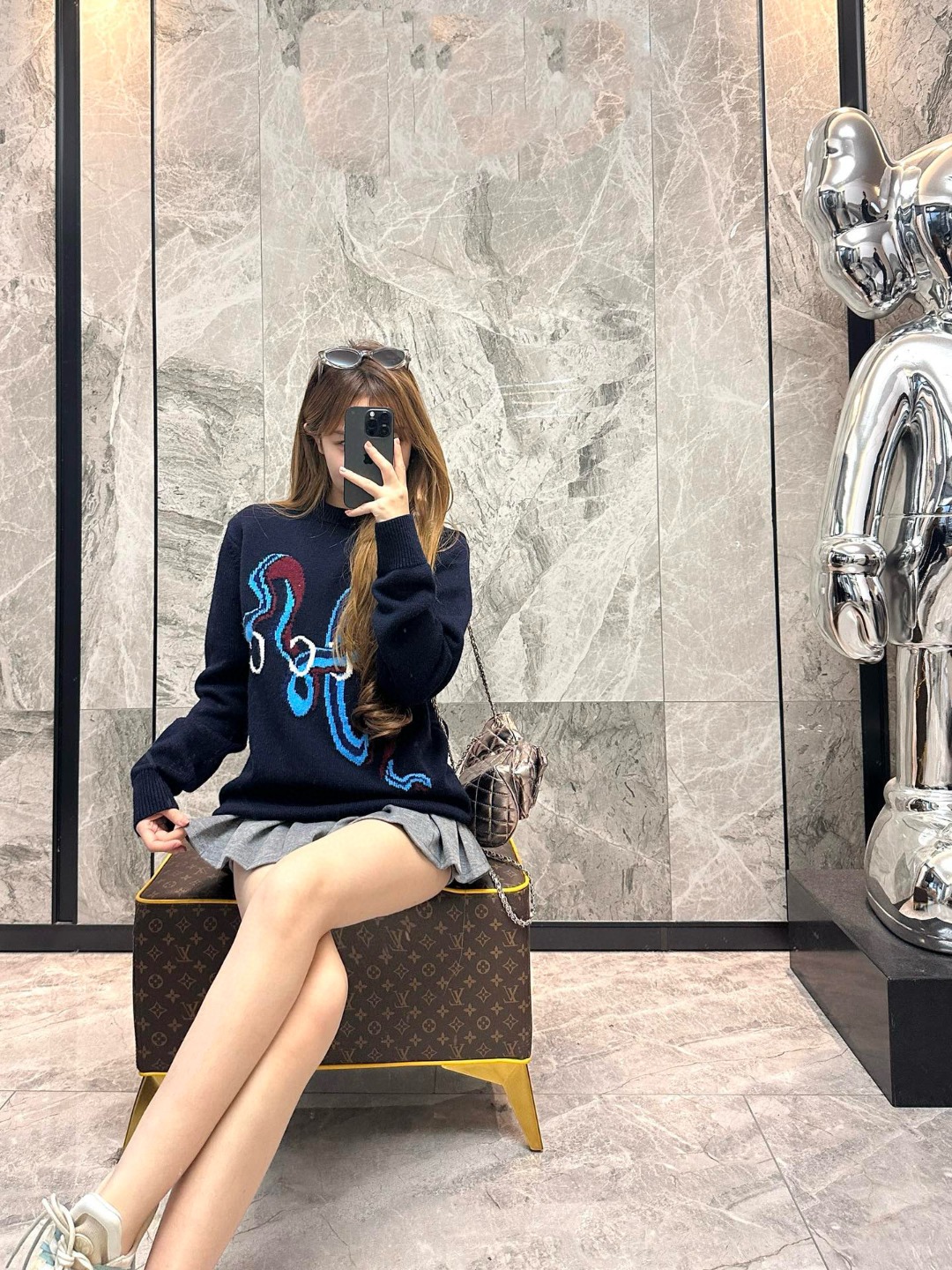 Year Of The Snake G Letter Sweater &ndash; Image 2