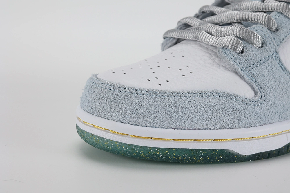 sean-cliver-x-dunk-low-sb-holiday-special-replica-4.webp Sean Cliver X Dunk Low Sb Holiday Special