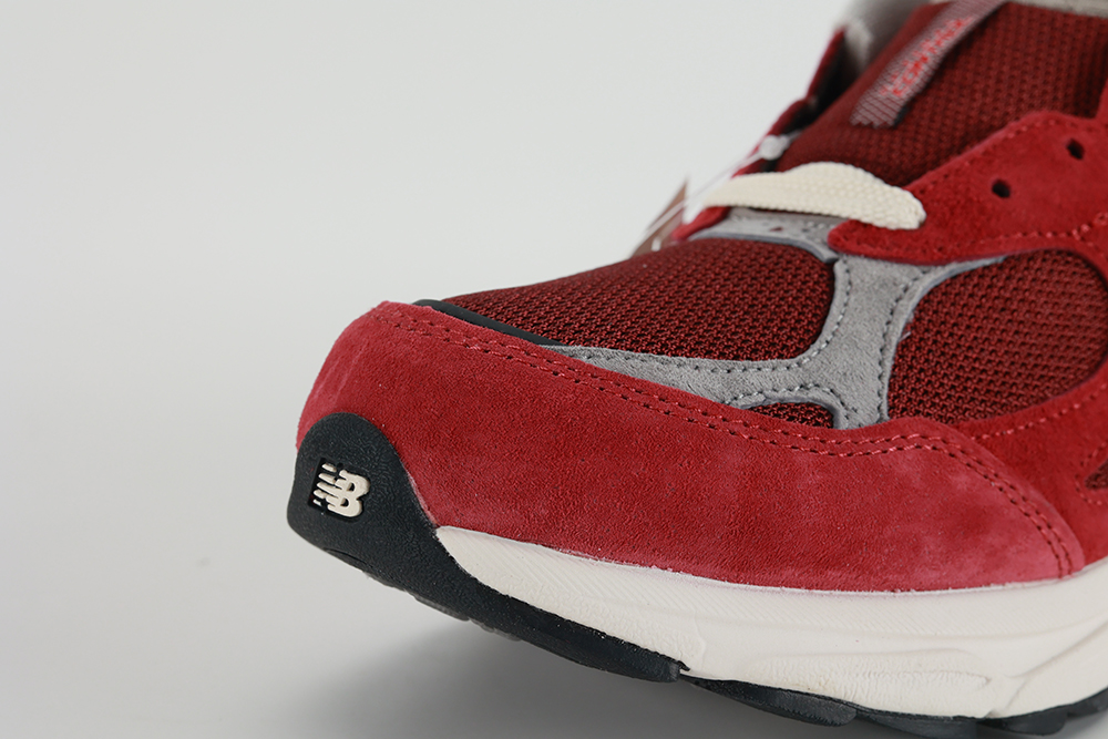 teddy-santis-x-990v3-scarlet-marblehead-replica-3.webp Teddy Santis X 990V3 Marblehead Replica