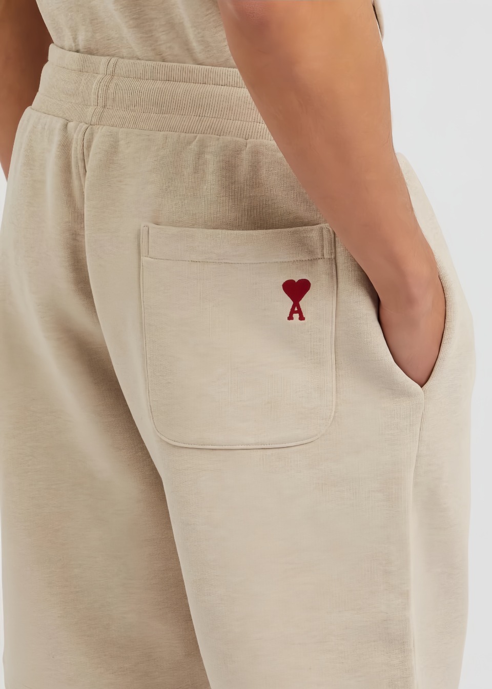 Ami Back Pocket Heart Embroidery Shorts – Image 2 Ami Back Pocket Heart Embroidery Shorts – Image 2