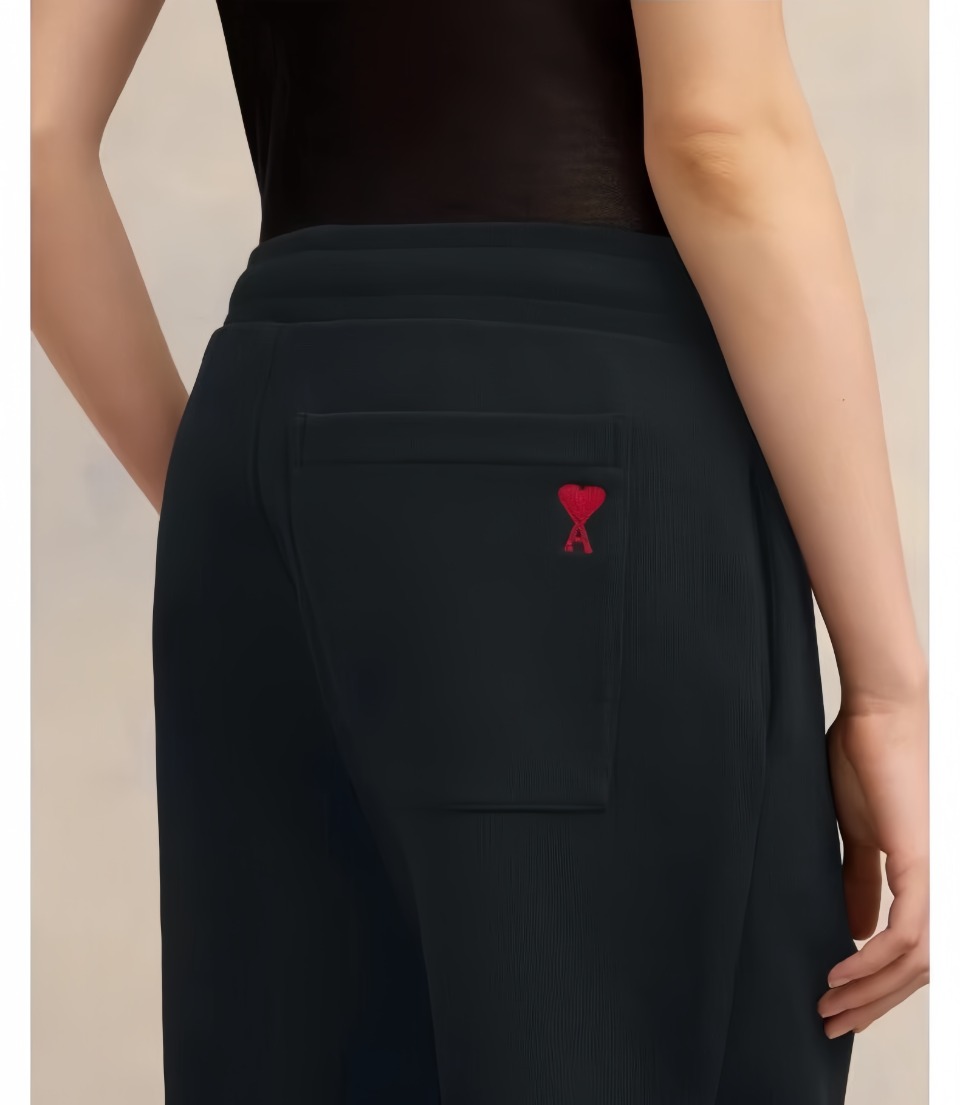 Ami Back Pocket Heart Embroidery Shorts – Image 10 Ami Back Pocket Heart Embroidery Shorts – Image 10