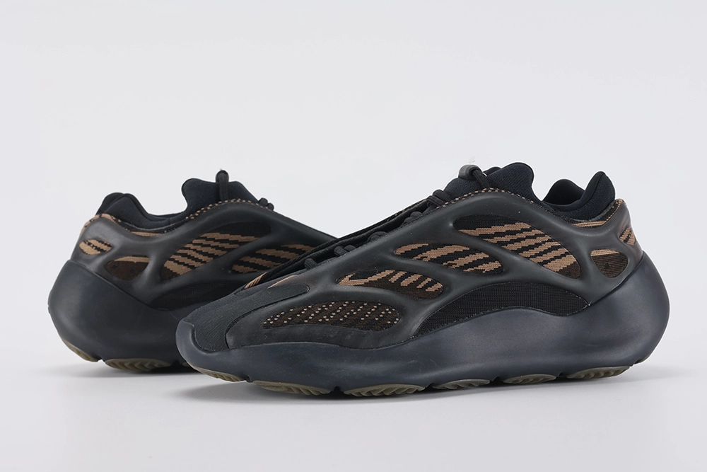 Yeezy 700 V3 Clay Brown Replica – Image 2 yeezy-700-v3-clay-brown-replica