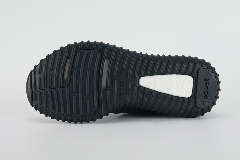 Yeezy Boost 350 Pirate Black 2022 Replica – Image 4 Yeezy Boost 350 'Pirate Black' 2022 Replica